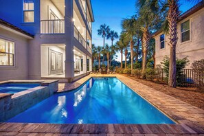 A heated pool - 🏖️🐚 Sweet Caroline | Dog Friendly* | Private Pool/Spa | 2 Min to Beach | Firepit | Free Golf (Destin)