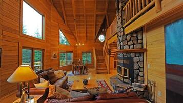 Televisión y chimenea