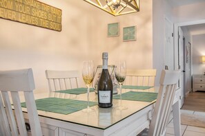 Dining - Funshine Pointe Capri: Dolphins at Your Door - Pool & Intracoastal (Treasure Island)