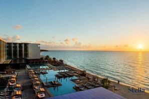 Beach - Grand Oceanview Condo with Rooftop Pools (Playa del Carmen)