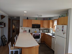 冰箱、微波炉、烤箱、炉灶