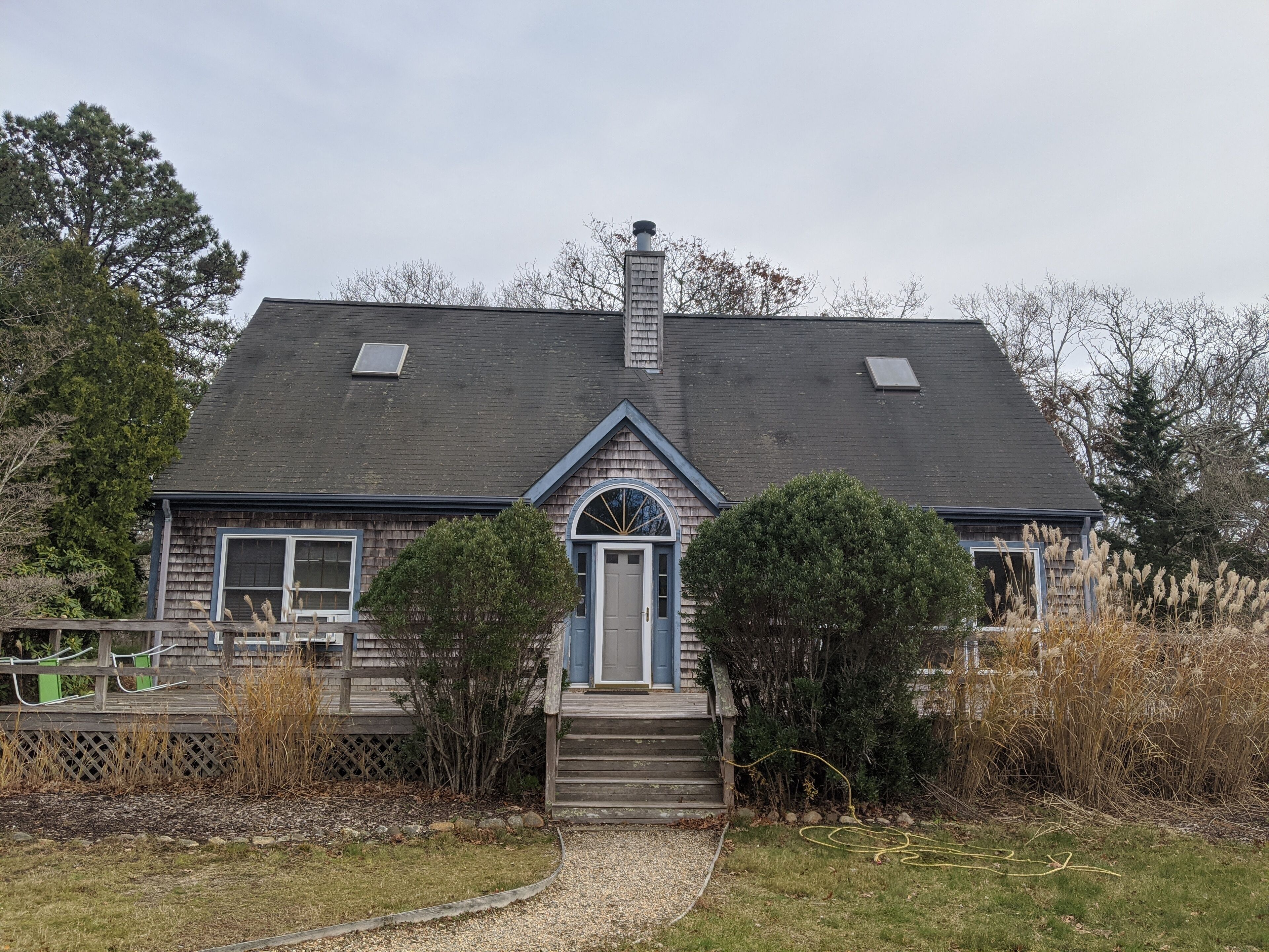 WEST TISBURY QUIET CLOSE TO TOWN AND BEACH
