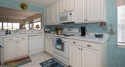 Second story condo with beautiful and relaxing views of Indian River Bay!