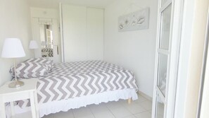 2 habitaciones, tabla de planchar con plancha y internet 