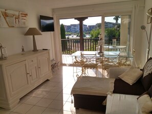 TV - Les Marines de Gassin à 200 m de la Plage (GASSIN)