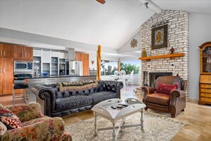 Living area - NEW to VRBO! 3/2 French country style house with a gorgeous CANYON LAKE VIEW! (Canyon Lake)