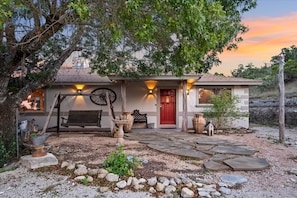 Exterior - NEW to VRBO! 3/2 French country style house with a gorgeous CANYON LAKE VIEW! (Canyon Lake)