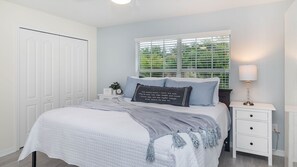 4 bedrooms, iron/ironing board, free Internet, bed sheets