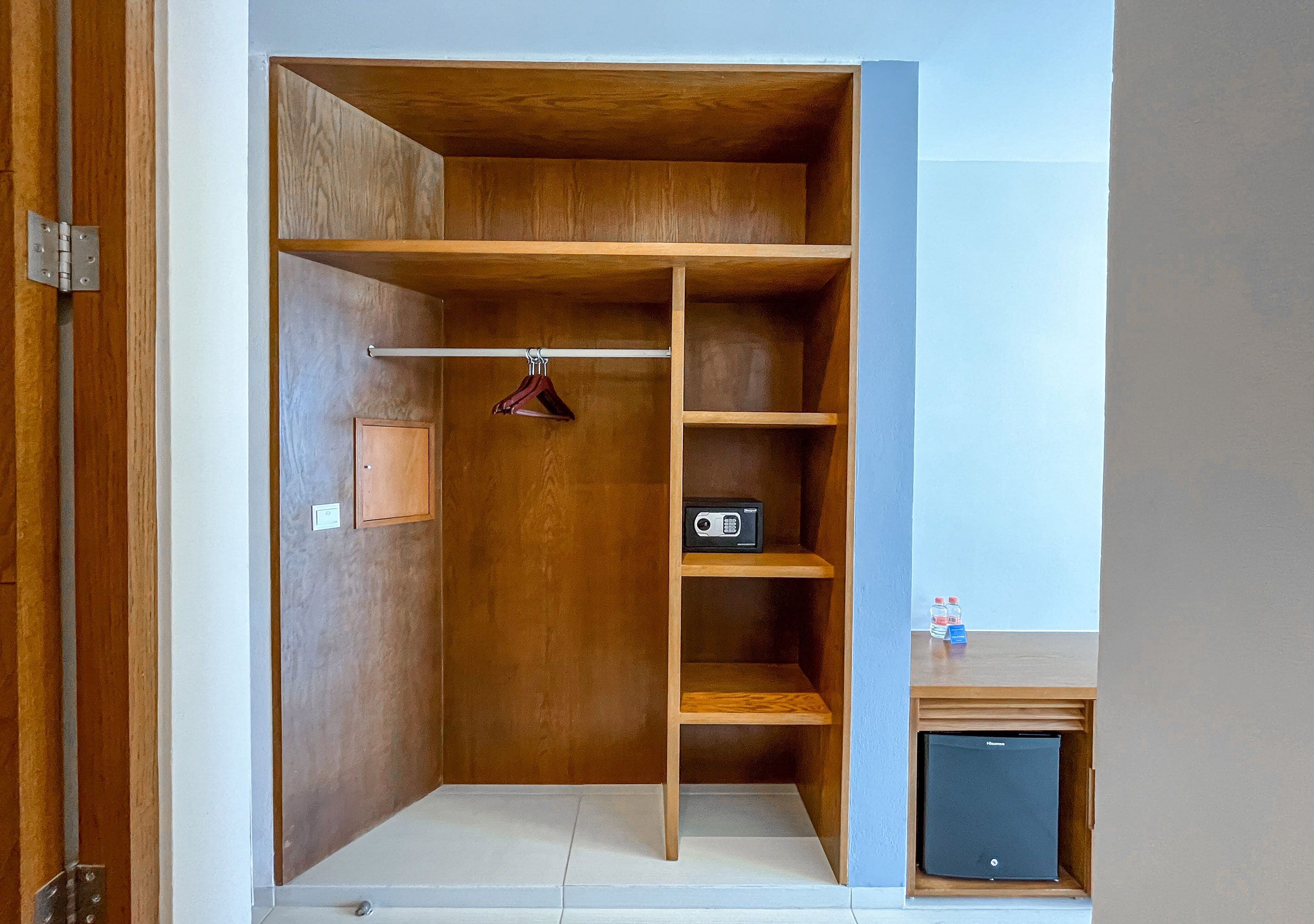 superior room | minibar, in-room safe, individually decorated, desk