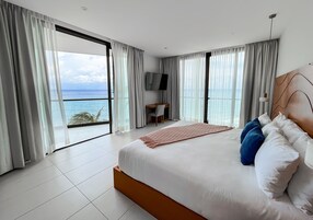 Quarto luxo | Frigobar, cofres nos quartos, individualmente decorados, escrivaninha