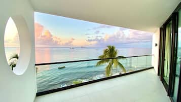 Deluxe Room, 1 King Bed, Non Smoking, Ocean View