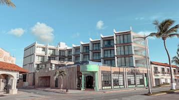 Vista frontal de la propiedad