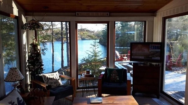 Télévision, cheminée