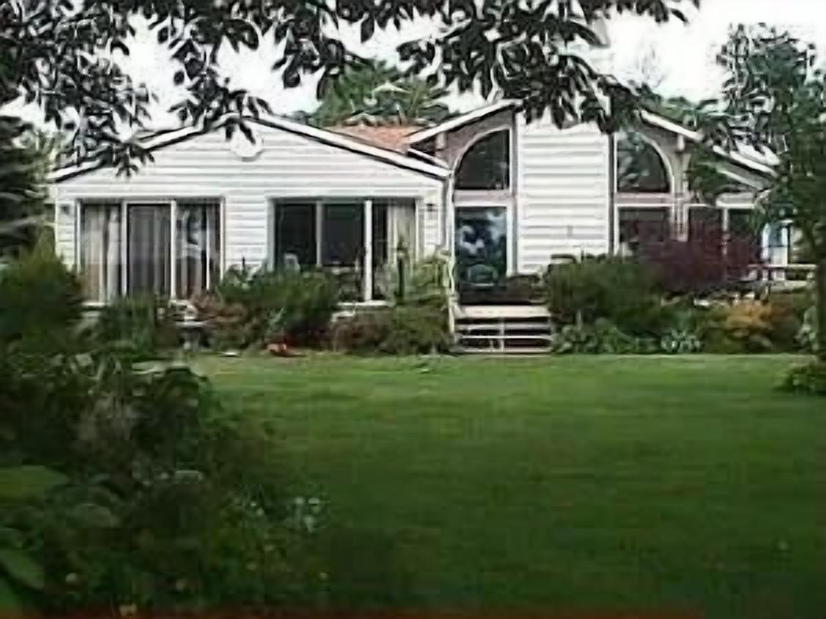 Beautiful Lake House on Cedar Lake