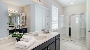 Hair dryer, towels - Luxury Private Villa with Pool on Solara Resort, Orlando Villa 5587 (Orlando)