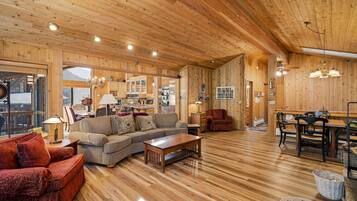 Smart TV, fireplace, books, stereo