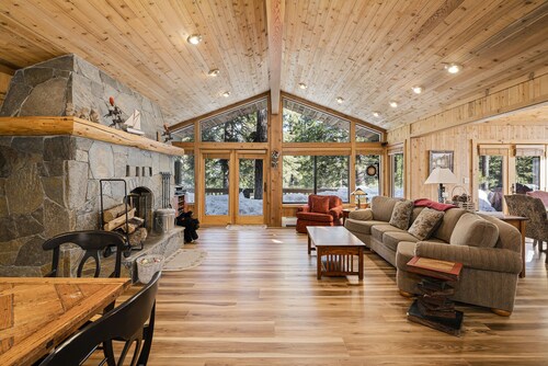 Deerpath Hideaway - Roomy Northstar Home with Private Hot Tub, Pool Table, and Amenity Access
