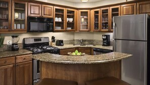 Comedor y isla de cocina 