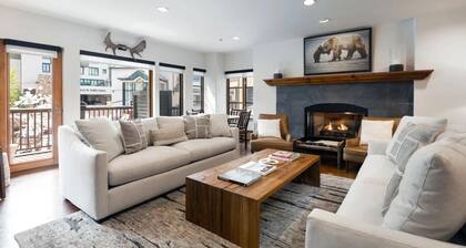 CRBC - Heart of BC Village, AC, Ski in/out, 2 Master Suites, Walk to Everything