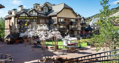 CRBC - Heart of BC Village, AC, Ski in/out, 2 Master Suites, Walk to Everything