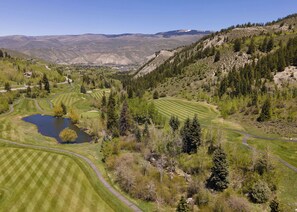 Golf - CRBC - Heart of BC Village, AC, Ski in/out, 2 Master Suites, Walk to Everything (Beaver Creek)