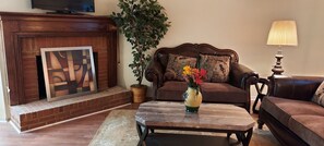 TV, DVD player - Town House (Jonesboro)