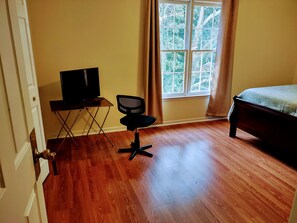 2 bedrooms, travel crib, WiFi - Town House (Jonesboro)