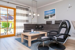 Unclassified image, 3 of 38, button