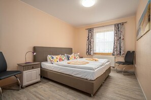 2 bedrooms, iron/ironing board, WiFi