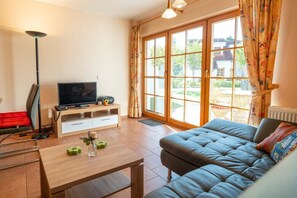 Fernseher, Tischtennisplatte