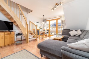 DVD-Player, Tischtennisplatte, Stereoanlage