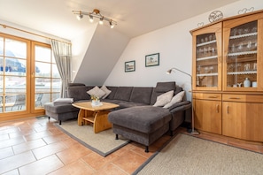 DVD player, ping pong, stereo - Comfortable vacation apartment in a vacation park with balcony and pool in Zingst - (Zingst)