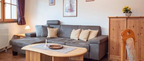 TV, table tennis, stereo