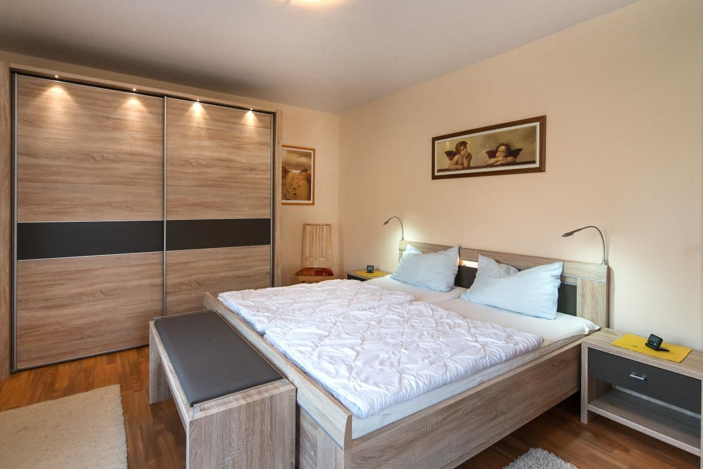 2 bedrooms, iron/ironing board, WiFi