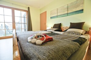 3 bedrooms, iron/ironing board, WiFi