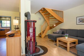 TV, fireplace, DVD player, table tennis - Comfortable semi-detached house with sauna, garden and terrace in the Zingst vacation park (Zingst)