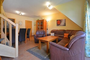 TV, DVD player, ping pong - Comfortable vacation apartment in a vacation park with balcony and pool in Zingst - (Zingst)