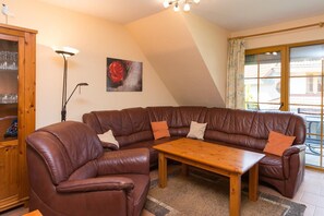 TV, DVD player, ping pong - Comfortable vacation apartment in a vacation park with balcony and pool in Zingst - (Zingst)