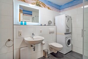 Dusche, Haartrockner, Handtücher