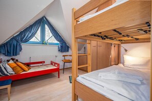 3 chambres, coffres-forts dans les chambres, bureau