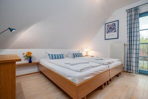 3 chambres, coffres-forts dans les chambres, bureau
