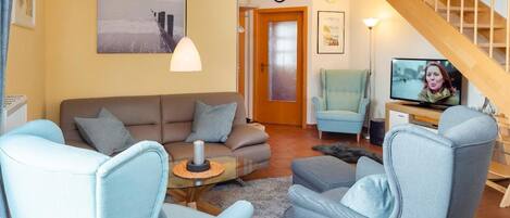 Televisor, reproductor de DVD, taula de tennis de taula i estèreo