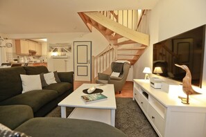 TV, fireplace, ping pong, stereo - Comfortable semi-detached house with terrace, garden view and pool in Zingst - (Zingst)