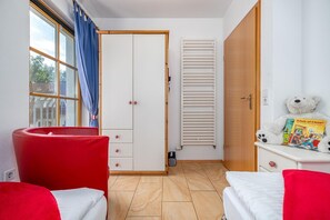 2 bedrooms, iron/ironing board, WiFi