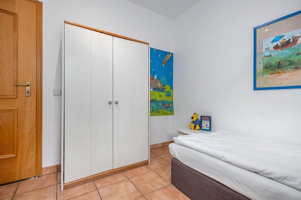 3 Schlafzimmer, Schreibtisch, Bügeleisen/Bügelbrett, WLAN