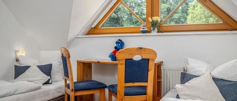 3 bedrooms, desk, iron/ironing board, WiFi