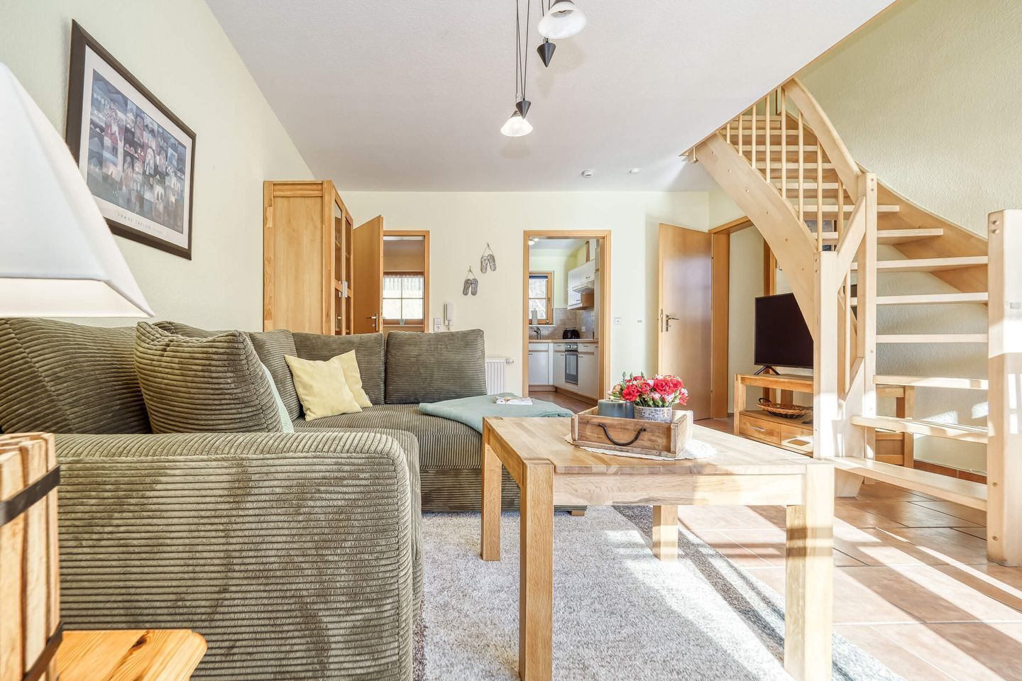 Tv, bordtennisbord, stereoanlæg