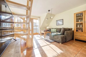 TV, bordtennis og stereoanlegg