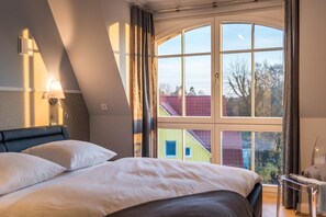 2 bedrooms, in-room safe, WiFi, bed sheets - Comfortable vacation apartment right on the beach with sauna, balcony and fireplace in Zingst (Zingst)