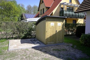 Unclassified image, 3 of 21, button